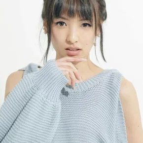 Photo star :  Akina Minami