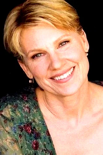 Lindsay Crouse