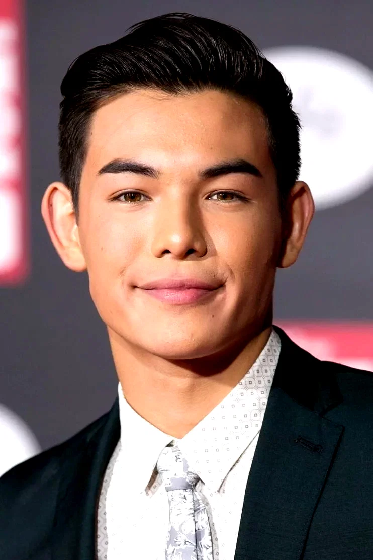  Ryan Potter