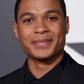 Photo star :  Ray Fisher