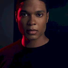 Photo star :  Ray Fisher
