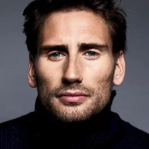 Photo star :  Edward Holcroft