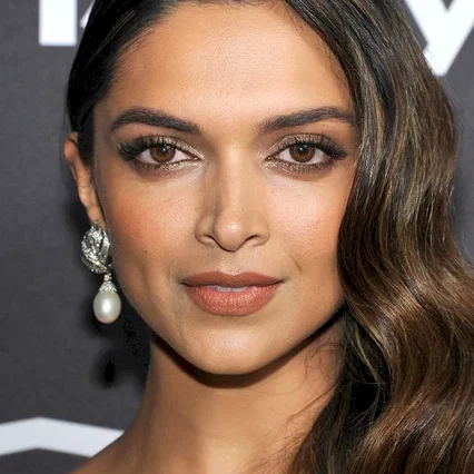  Deepika Padukone
