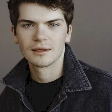  Colton Ryan