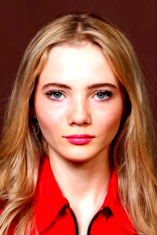  Freya Allan