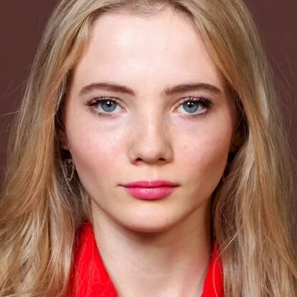  Freya Allan