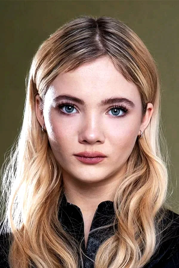  Freya Allan