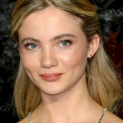  Freya Allan