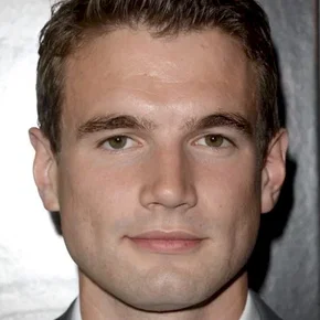 Photo star : Alex Russell