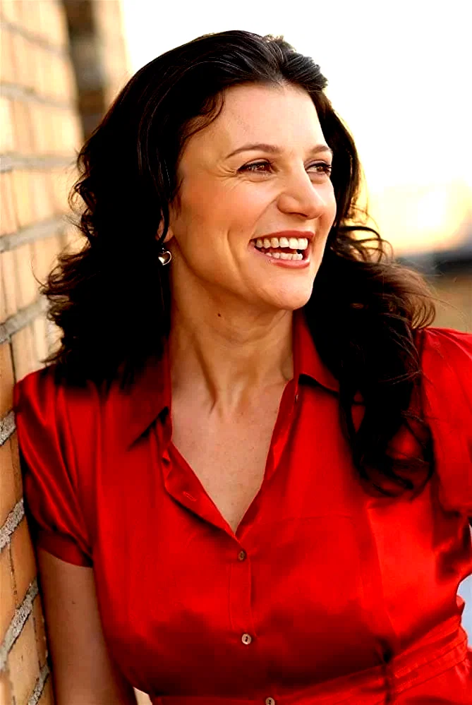 Antoinette LaVecchia