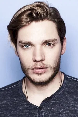  Dominic Sherwood photo