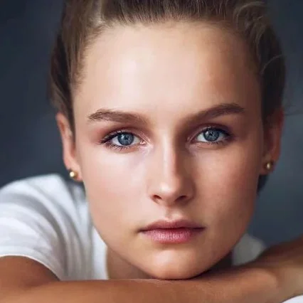  Olivia DeJonge