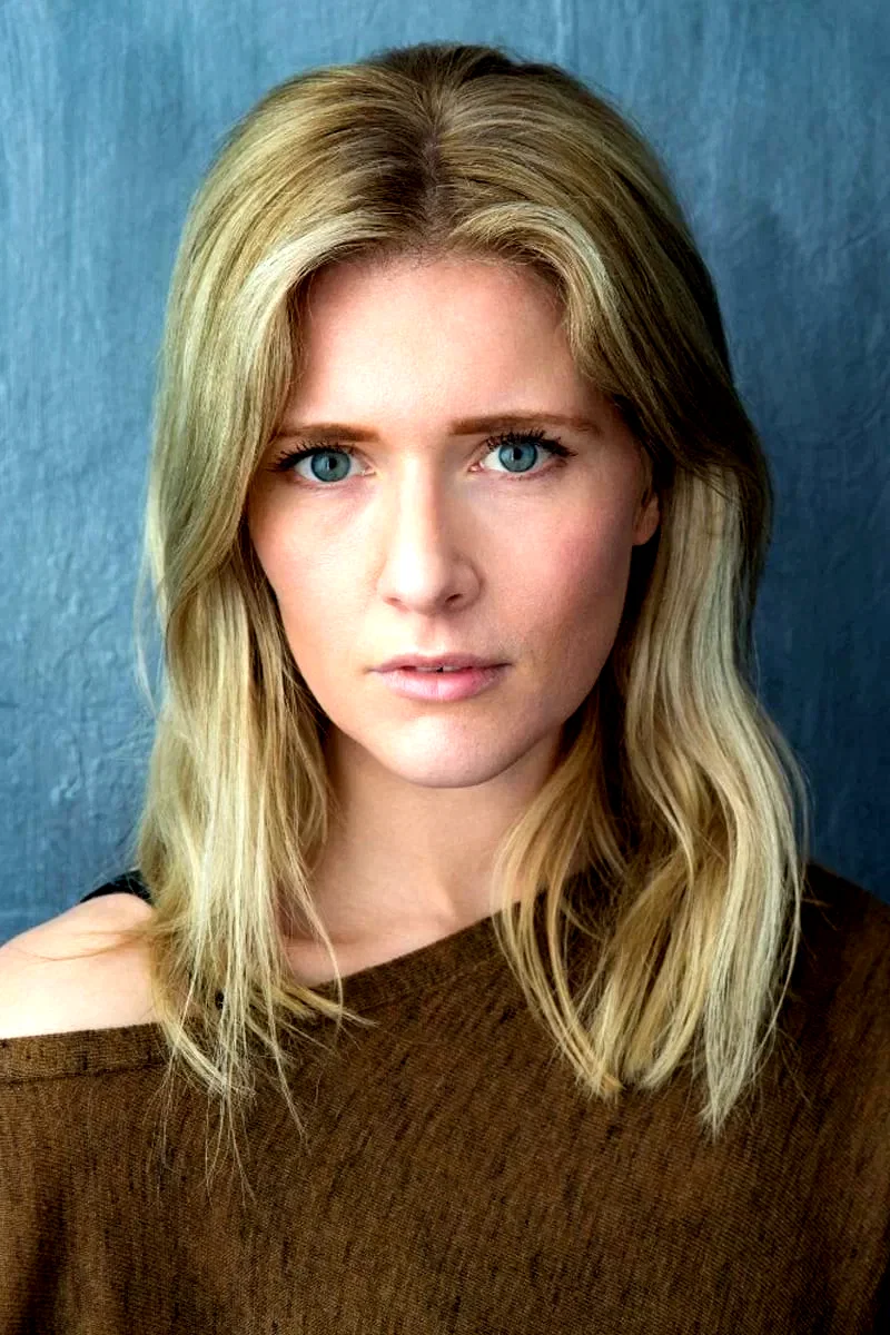  Amy De Bhrún