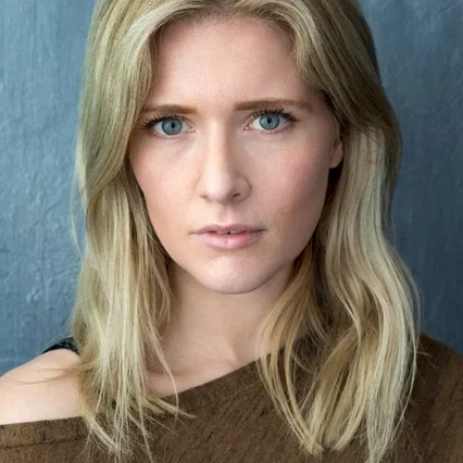 Amy De Bhrún
