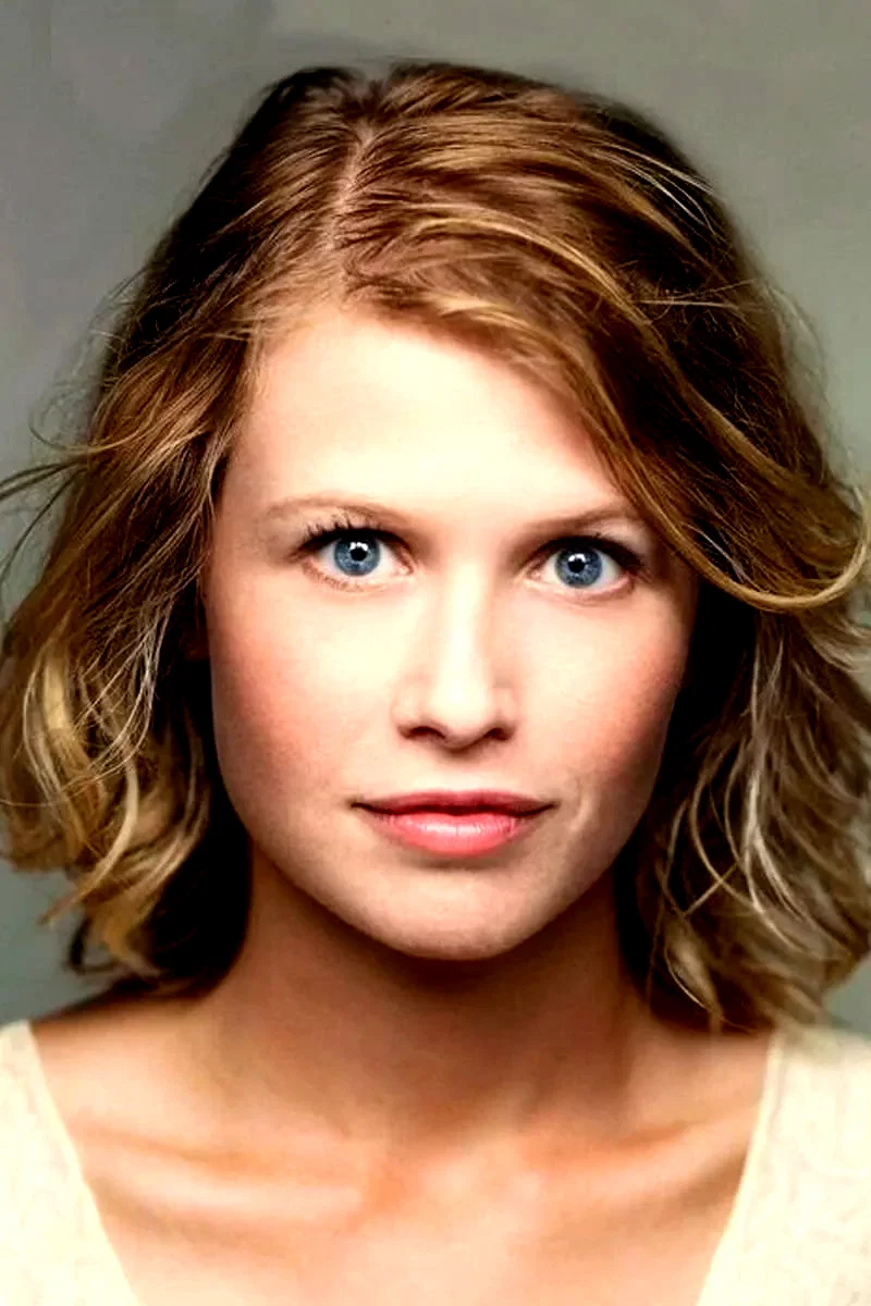  Rose Reynolds