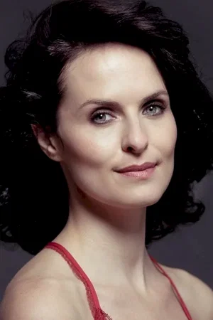  Leanne Best photo