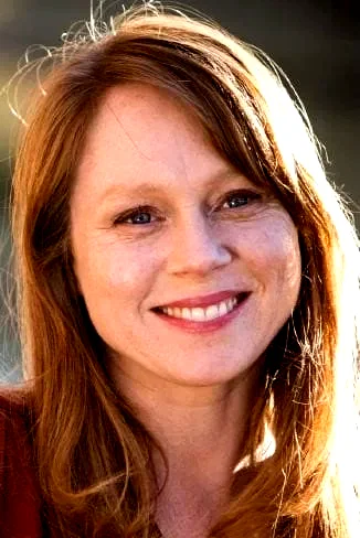  Hayley McElhinney