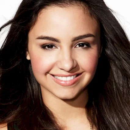  Aimee Carrero