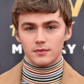 Photo star : Miles Heizer