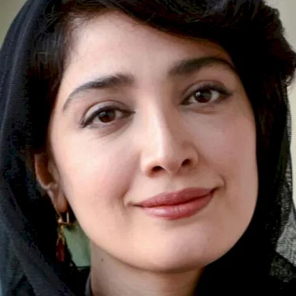  Mina Sadati