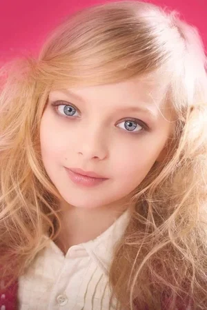  Amiah Miller photo