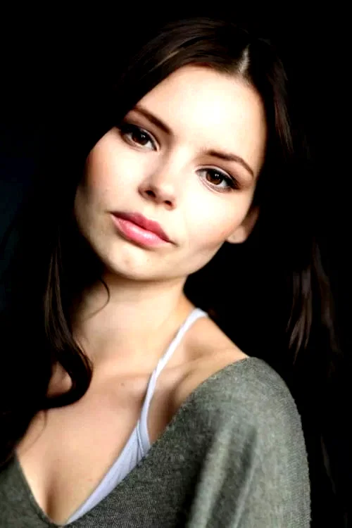  Eline Powell