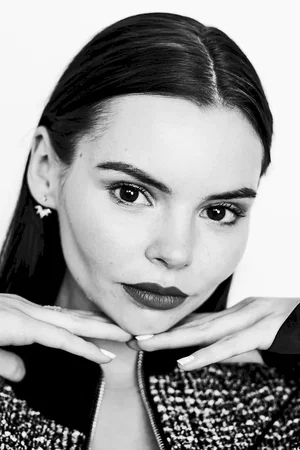  Eline Powell photo