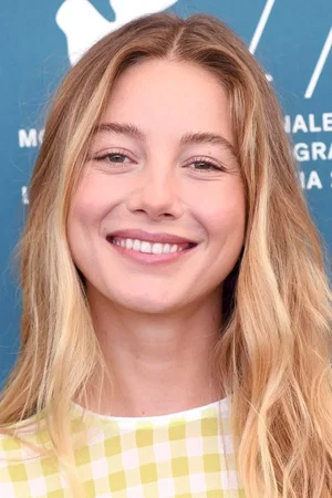  Charlotte Vega