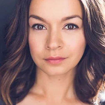 Julia Chan