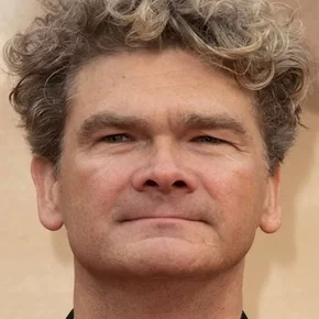 Photo star : Simon Farnaby