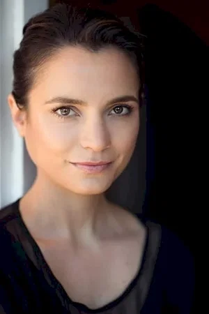 Jessica Tovey photo