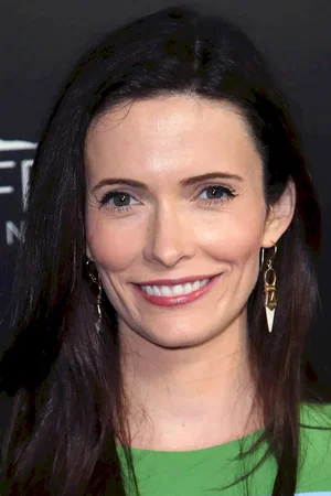  Elizabeth Tulloch photo