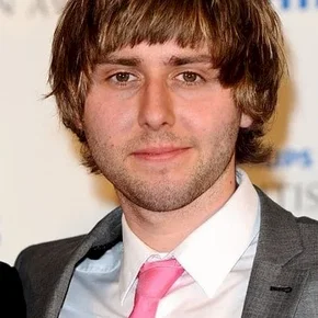 Photo star : James Buckley