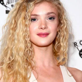 Photo star :  Elena Kampouris