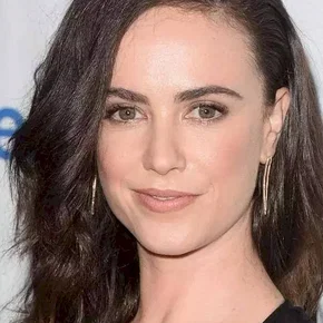 Photo star : Amy Manson