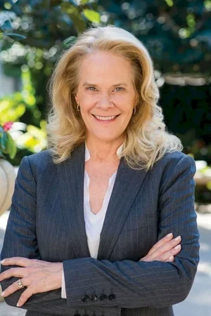  Julie Araskog photo