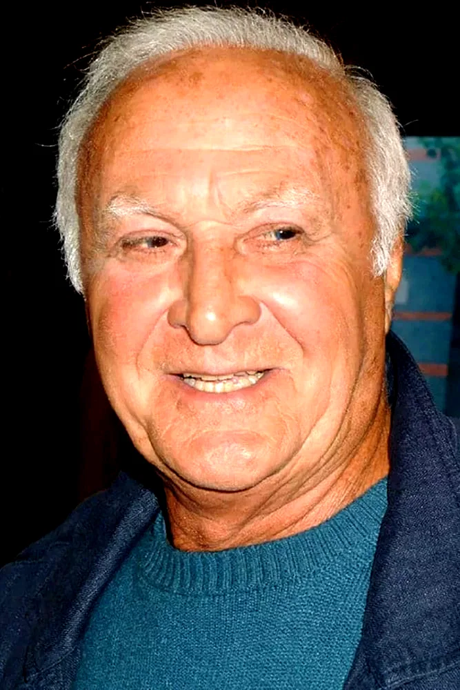 Robert Loggia