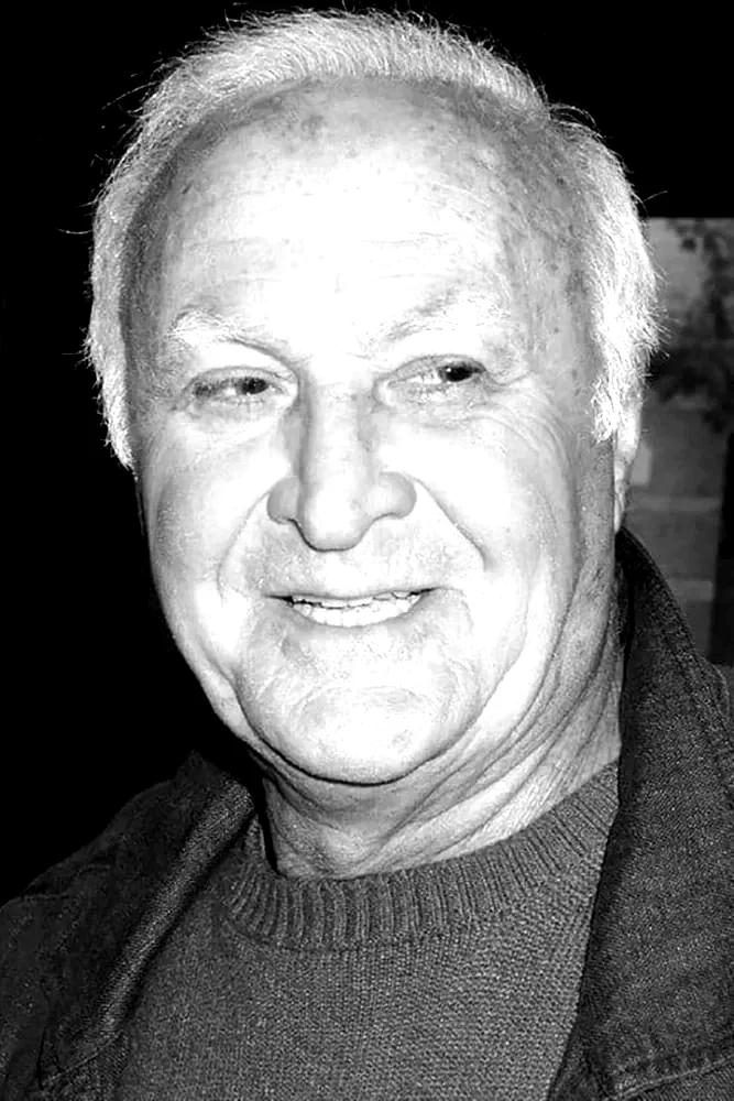 Robert Loggia