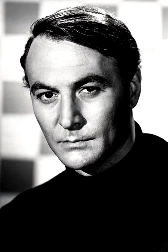 Robert Loggia