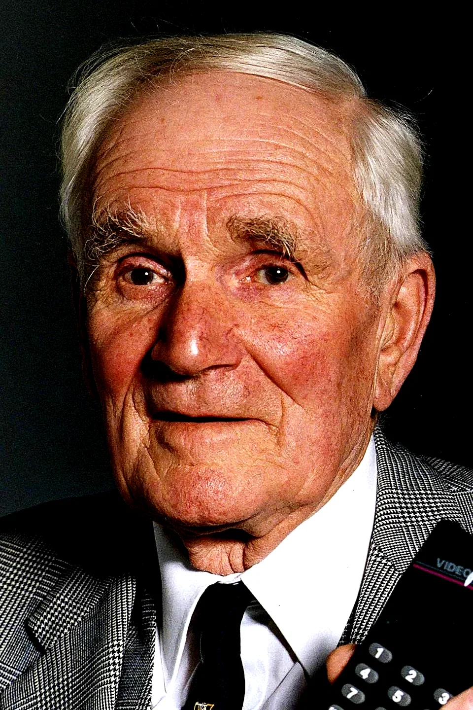 Desmond Llewelyn