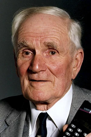  Desmond Llewelyn
