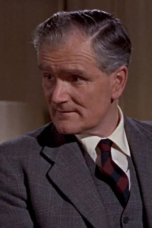  Desmond Llewelyn photo
