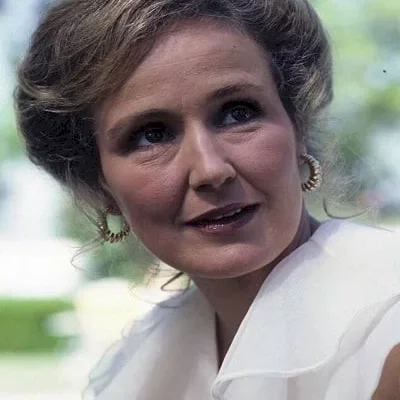  Claudette Nevins