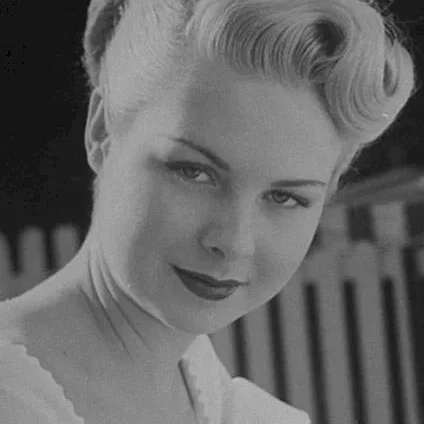  Lois Hall