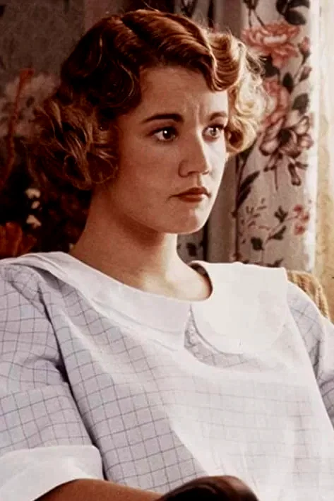  Emily Lloyd