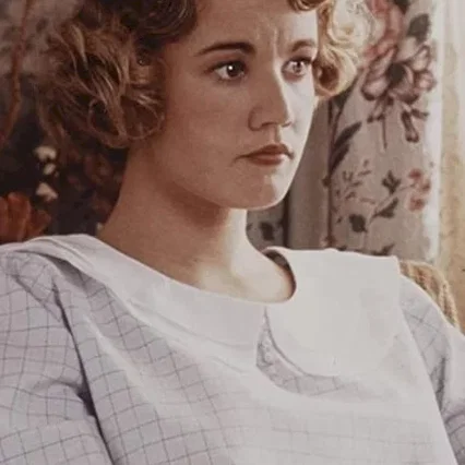  Emily Lloyd