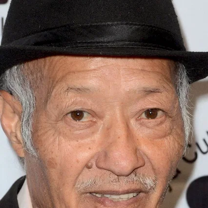  Aki Aleong