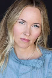  Amy Hathaway
