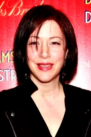  Carolyn Farina