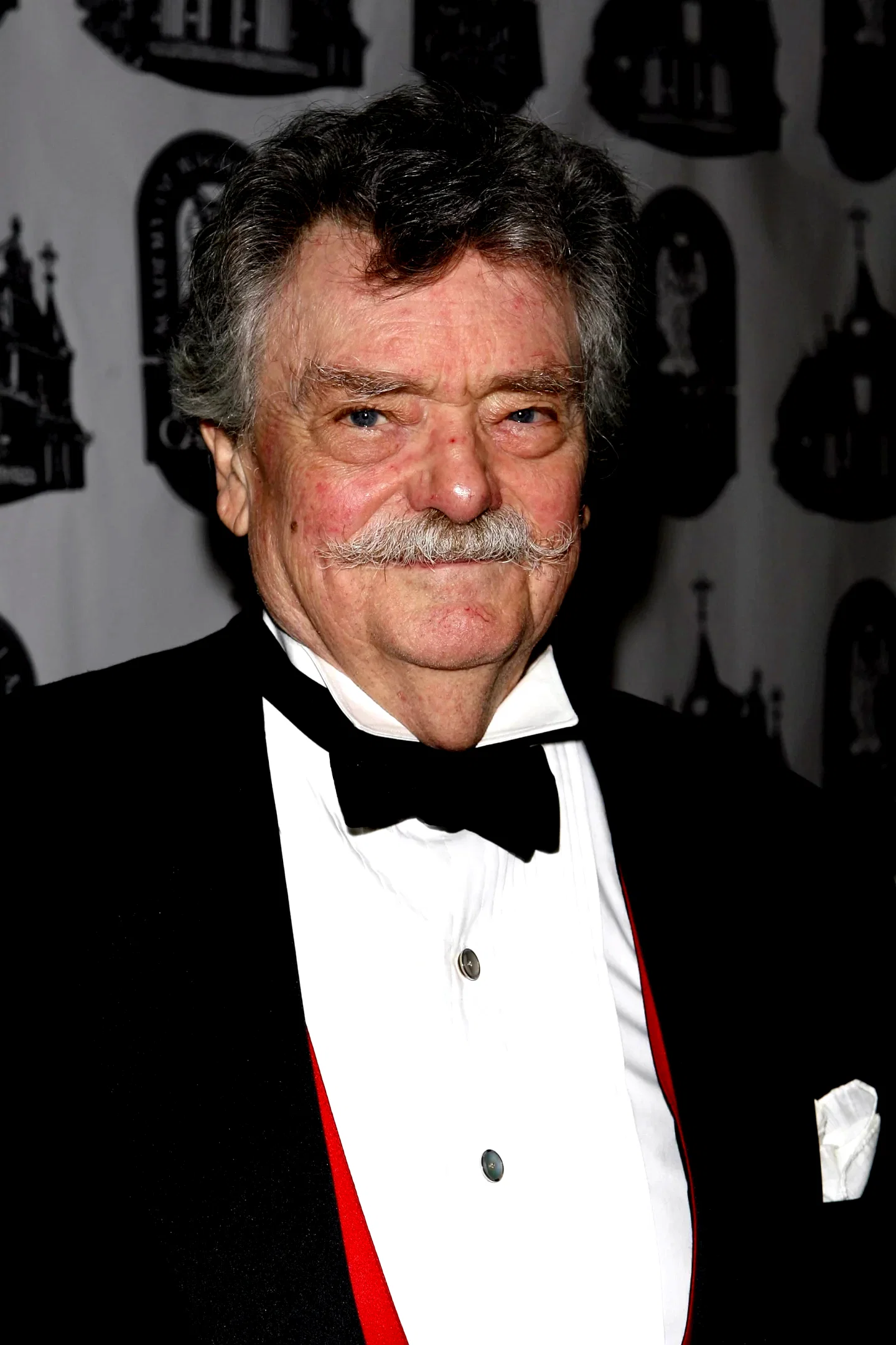 Bernard Fox